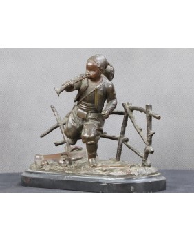 Trębacz. Brąz. Francja....