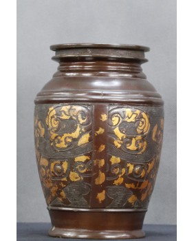 Wazon. Brąz. Japonia....