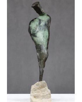 Postać w rozwianym...