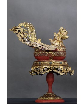 Pojemnik z Hinthą. Drewno....