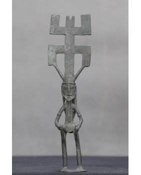 Postać w masce Kanaga....