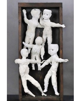 Białe istoty. Gips. Drewno....