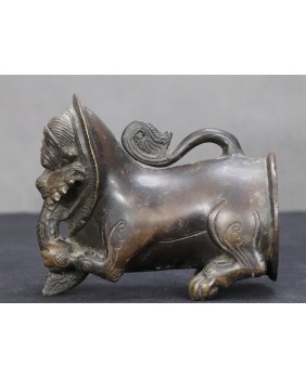 Lew. Brąz. Końcówka drążka....