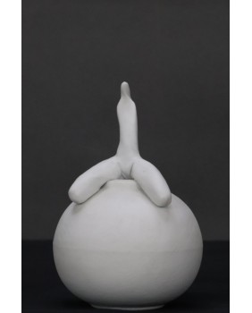 Siedząca. Ceramika. Marek...