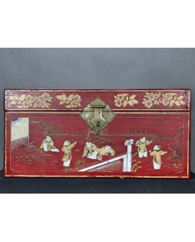 Kufer ślubny. Drewno. Laka....