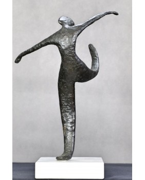 Tancerka. Brąz. Kamień....
