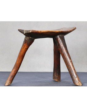 Stołek. Drewno. Lobi....