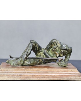 Klepiący kosę. Brąz....