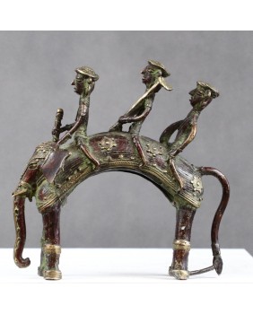 Słoń w rynsztunku bojowym....