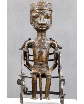 Król na tronie. Brąz....