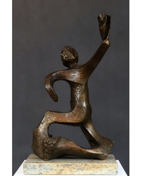 Postać niosąca ogień. Pearl...