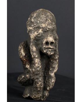 Mizaru. Małpa. Kamień....