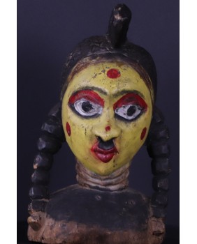 Głowa kobiety. Maska...