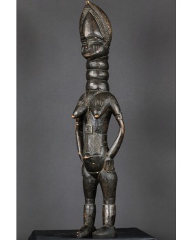 Kobieta. Drewno. Mende....