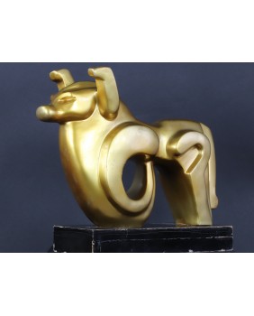 Złoty cielec. Żywica....