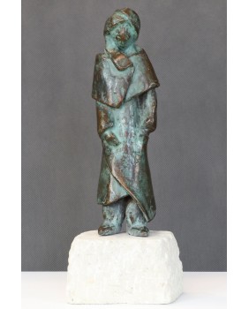 Postać okutana w futro....