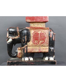 Słoń. Drewno. Chiny. XX wiek.