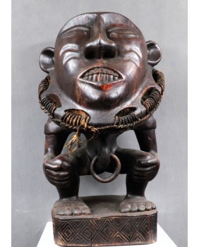 Postać przodka. Drewno....