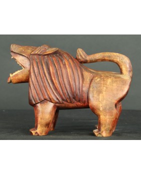 Lew. Drewno. Gana. XX wiek.