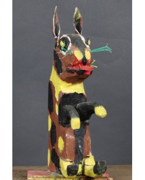 Pies. Drewno. Skóra....