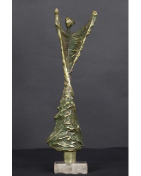 Postać z uniesionymi...