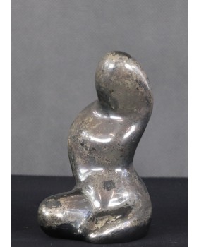 Siedząca. Brąz srebrzony....