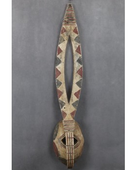 Królik. Drewno. Mossi....