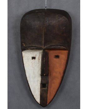 Maska Ngoye. Drewno....