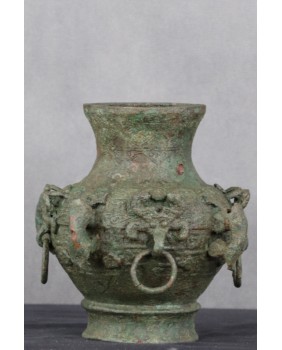 Naczynie ofiarne. Brąz....