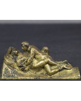 Para w miłosnym uścisku....