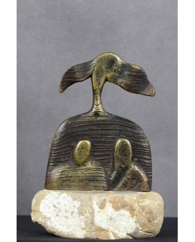 Postacie. Brąz. Kamień....