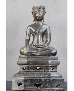 Budda. Mudra Bhumisparsha....