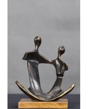 Siedząca para. Brąz....